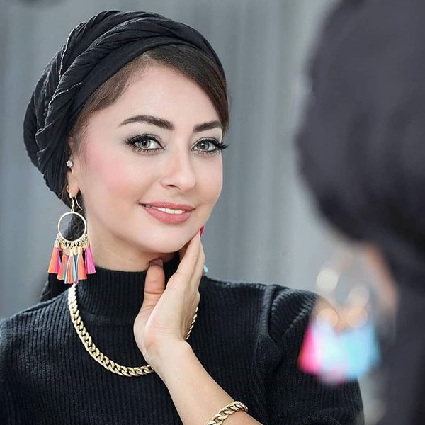 نفیسه روشن و بادیگاردهای دو و نیم متری