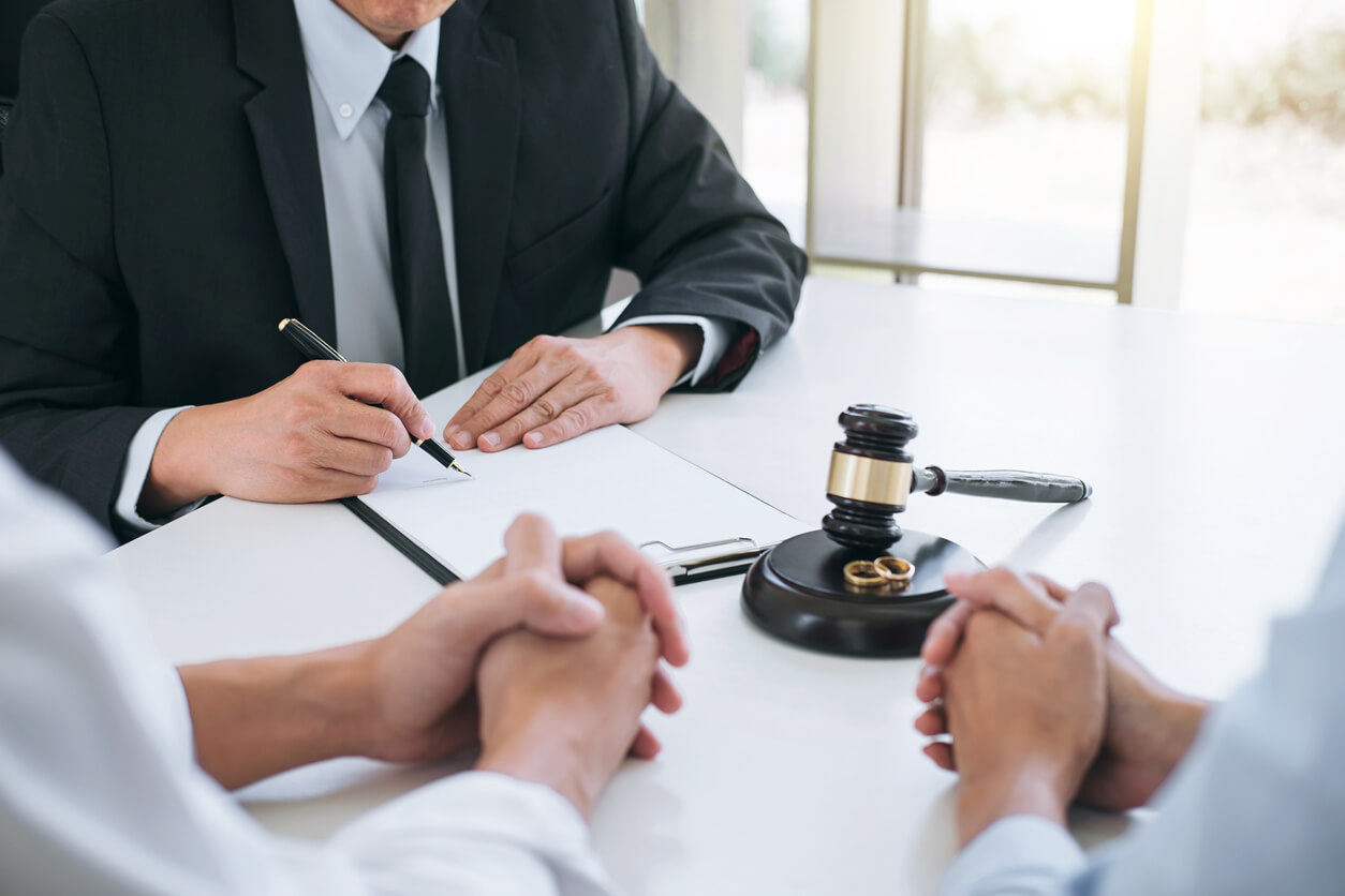 Hiring a divorce lawyer in Columbus: Check key details here - The Brand Cover