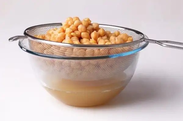 خواص آب نخود خیراندیش در طب سنتی برای پوست و مو و دیابت و لاغری