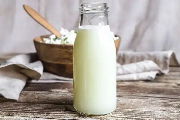 خواص آب پنیر خیراندیش در طب سنتی برای پوست و مو و دیابت و لاغری