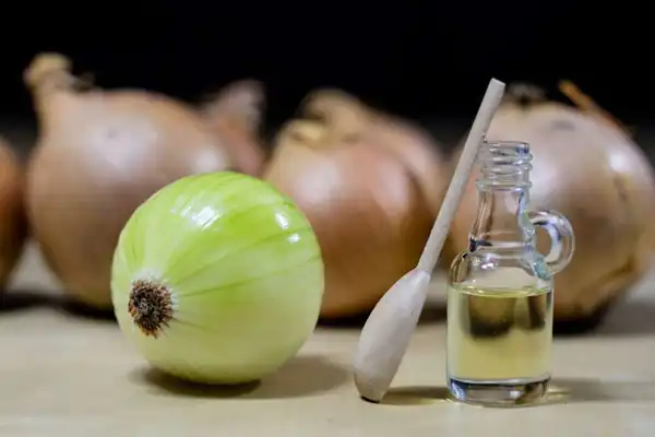 خواص آب پیاز خیراندیش در طب سنتی برای پوست و مو و دیابت و لاغری