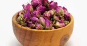 خواص غنچه گل محمدی خیراندیش در طب سنتی برای پوست و مو و دیابت و لاغری