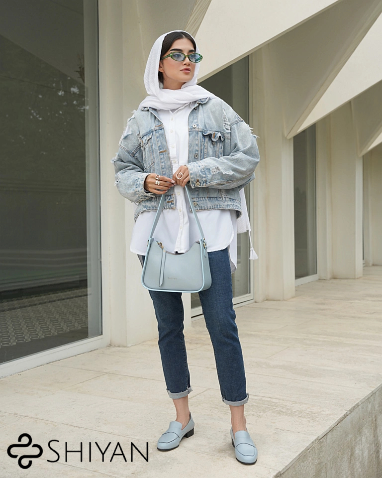 استایل زنانه با ست کیف و آبی