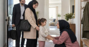 پرستار کودک برای والدین شاغل | برنامه مراقبت روزانه باید شامل چه مواردی باشد؟